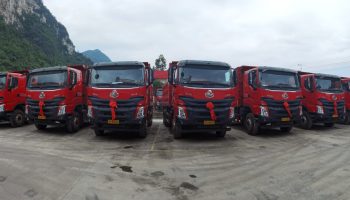 專業(yè)服務，成就大客戶，玉柴機電交付10臺乘龍自卸車